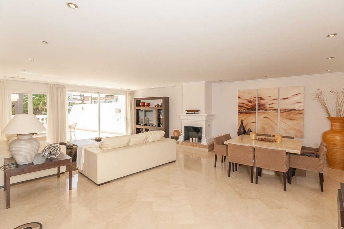 3 Bed Middle Floor Apartment in Elviria