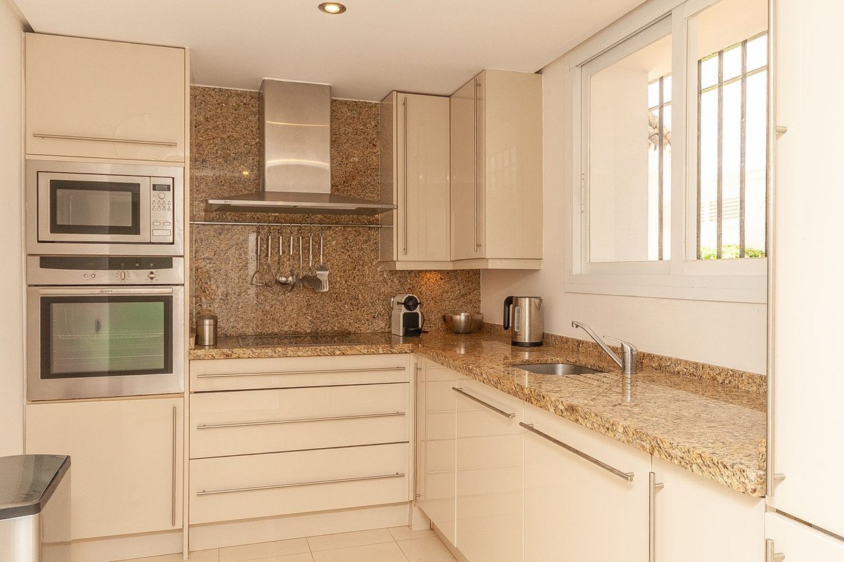 3 Bed Middle Floor Apartment in Elviria