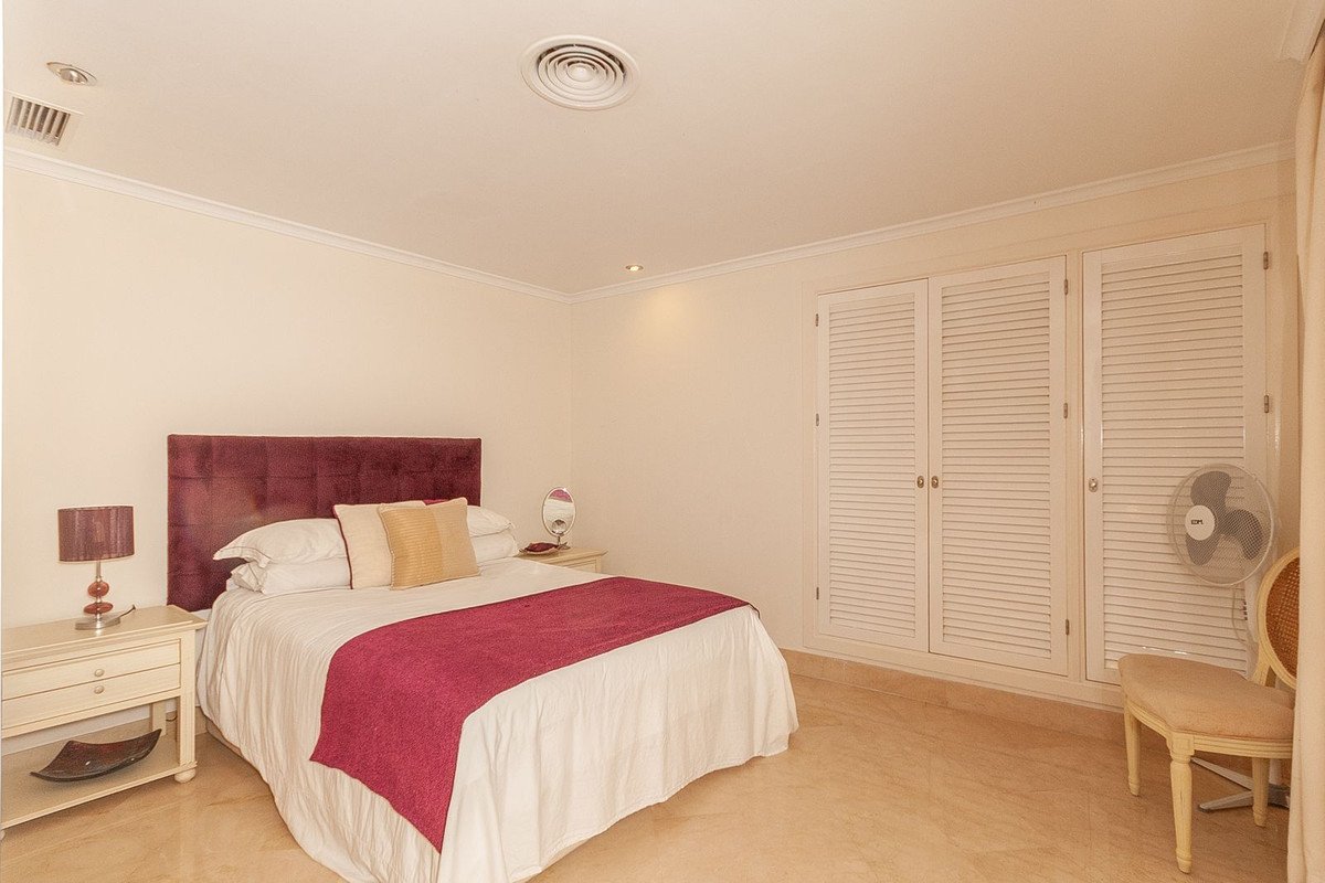 3 Bed Middle Floor Apartment in Elviria