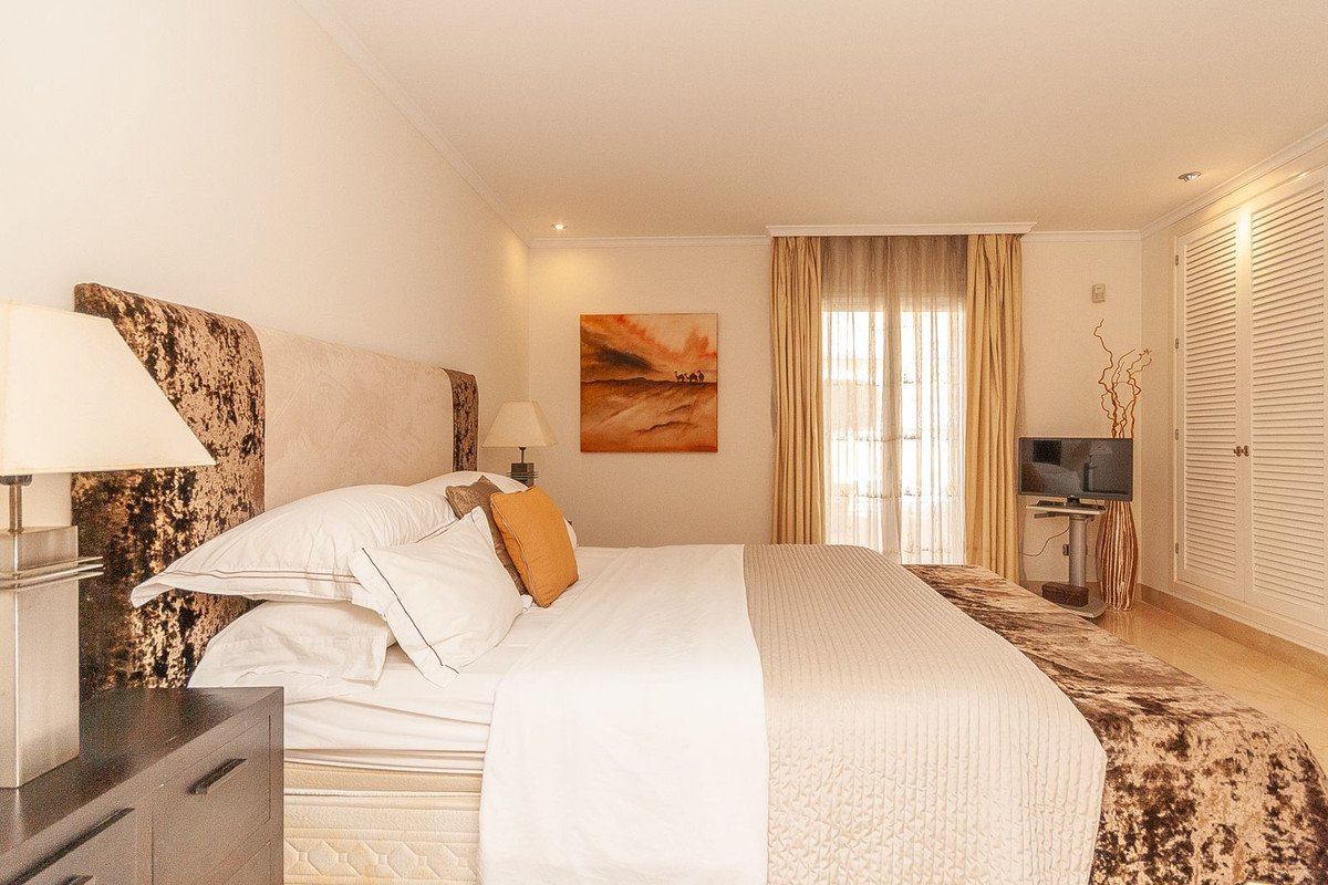 3 Bed Middle Floor Apartment in Elviria