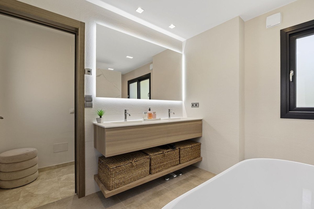 4 Bed Detached Villa in Benahavís