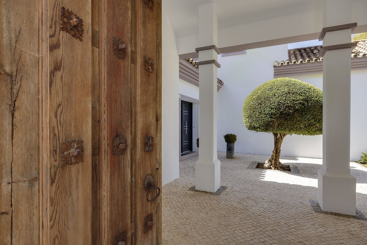 4 Bed Detached Villa in Benahavís