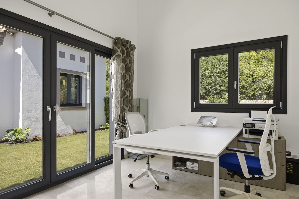 4 Bed Detached Villa in Benahavís