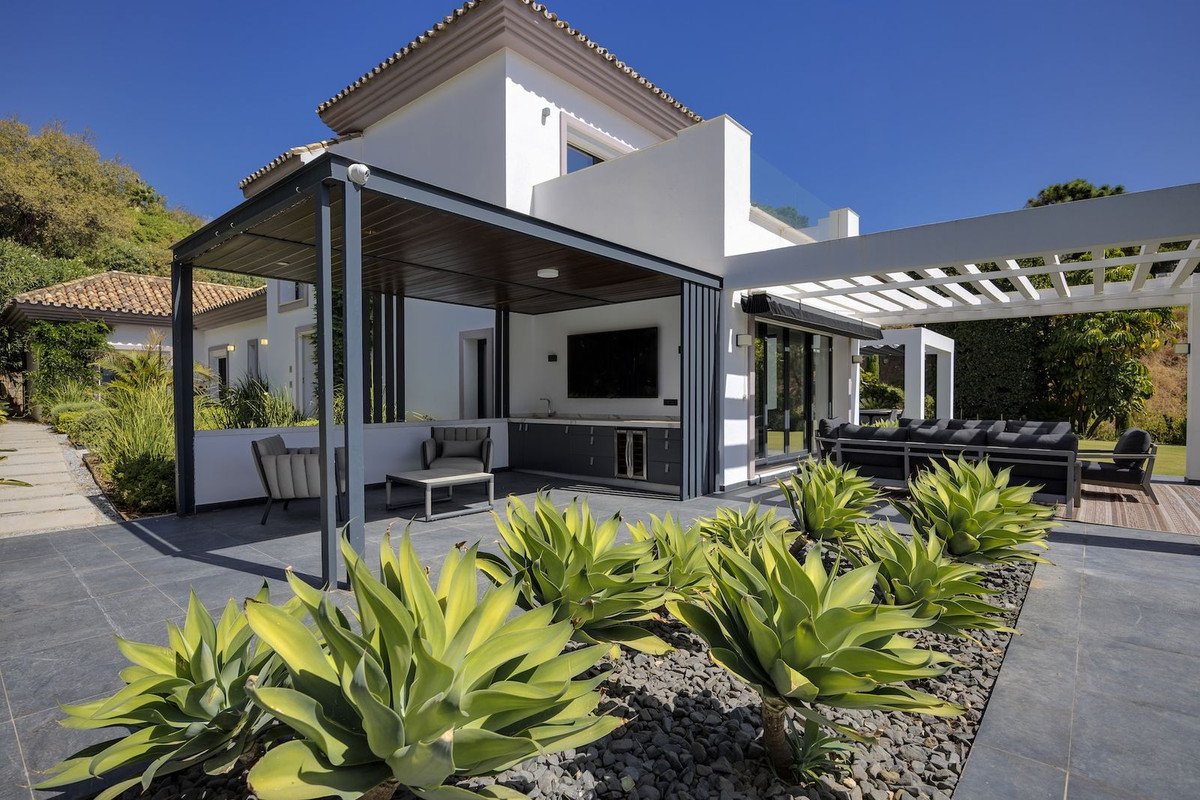 4 Bed Detached Villa in Benahavís