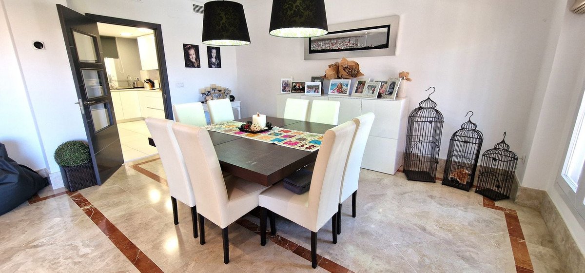5 Bed Semi-Detached House in Santa Clara