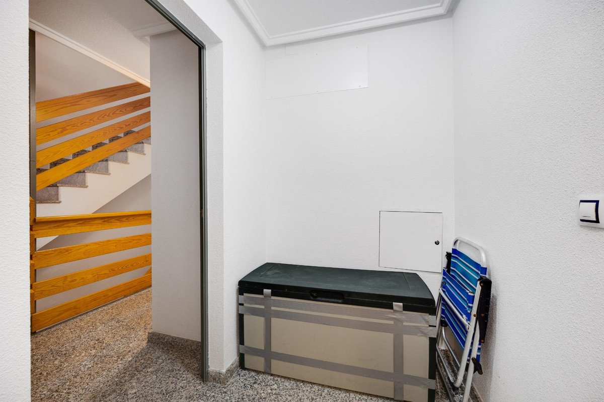 2 Bed Middle Floor Apartment in Torrevieja