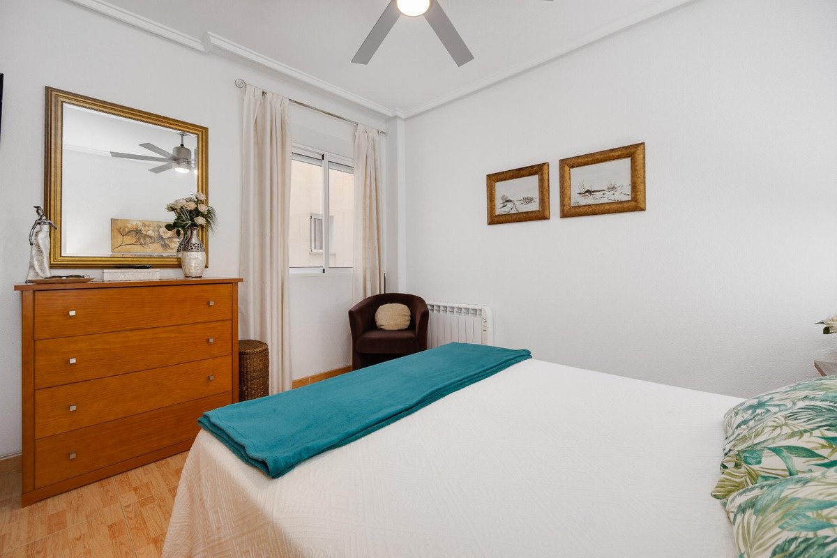 2 Bed Middle Floor Apartment in Torrevieja
