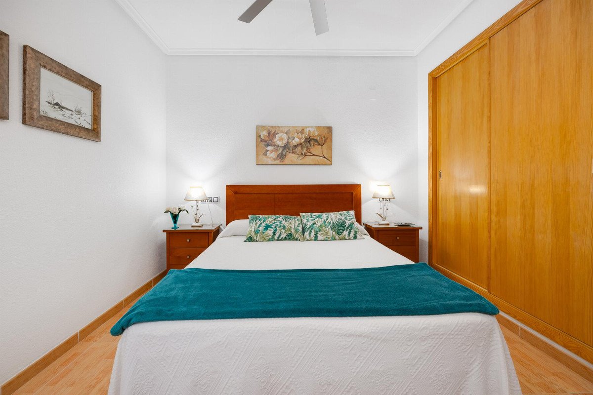 2 Bed Middle Floor Apartment in Torrevieja