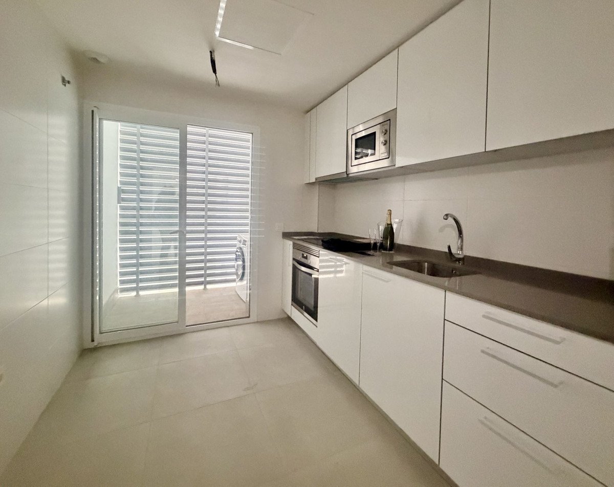 3 Bed Middle Floor Apartment in Nueva Andalucía