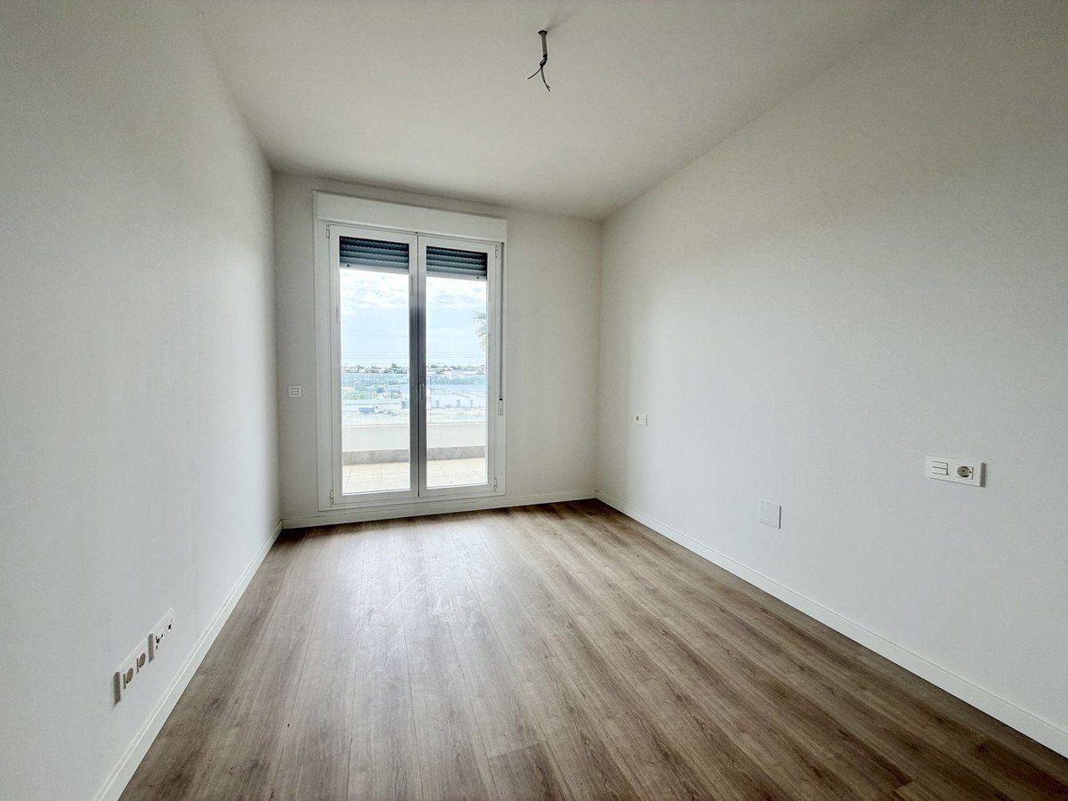 3 Bed Middle Floor Apartment in Nueva Andalucía