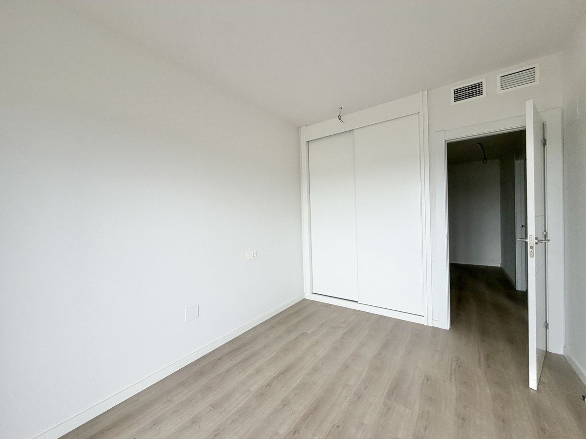 3 Bed Middle Floor Apartment in Nueva Andalucía
