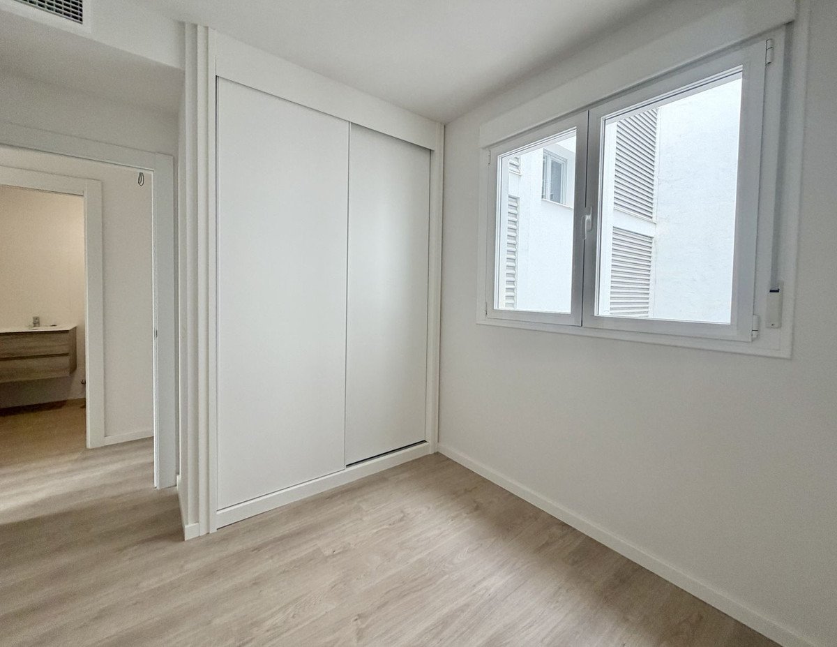 3 Bed Middle Floor Apartment in Nueva Andalucía