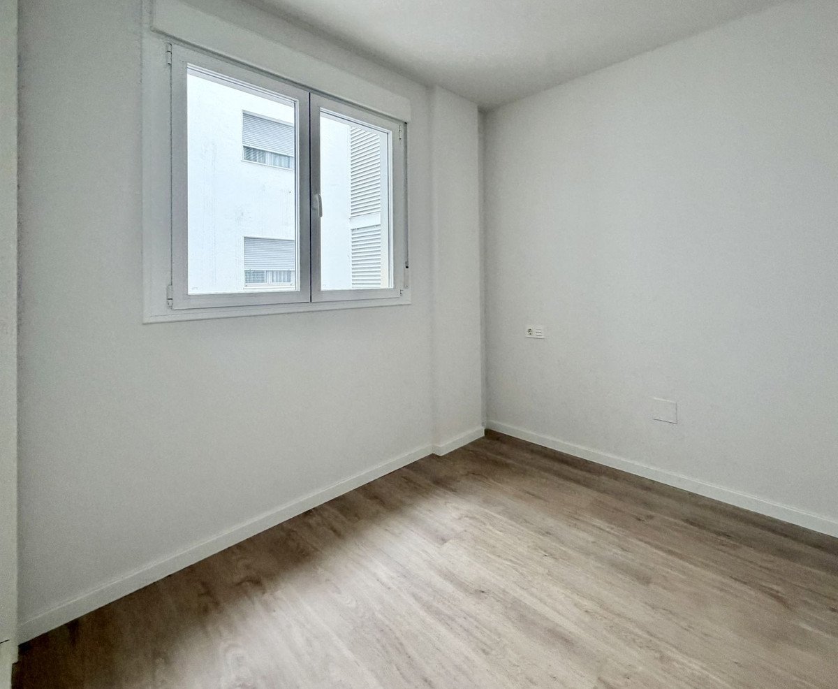 3 Bed Middle Floor Apartment in Nueva Andalucía