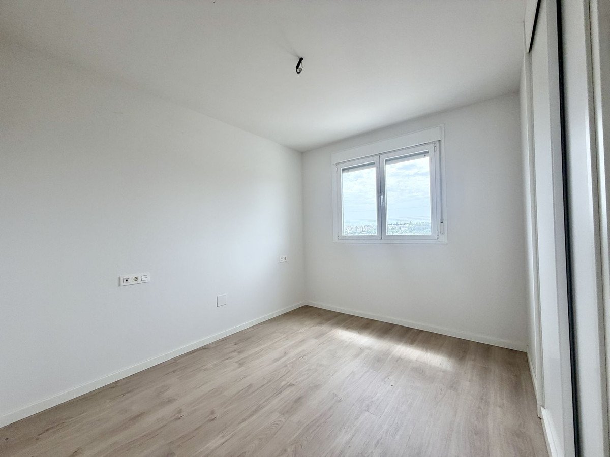 3 Bed Middle Floor Apartment in Nueva Andalucía