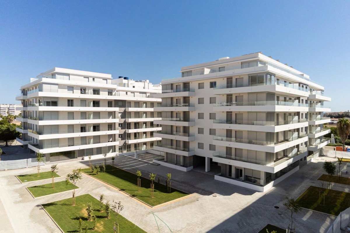 3 Bed Middle Floor Apartment in Nueva Andalucía