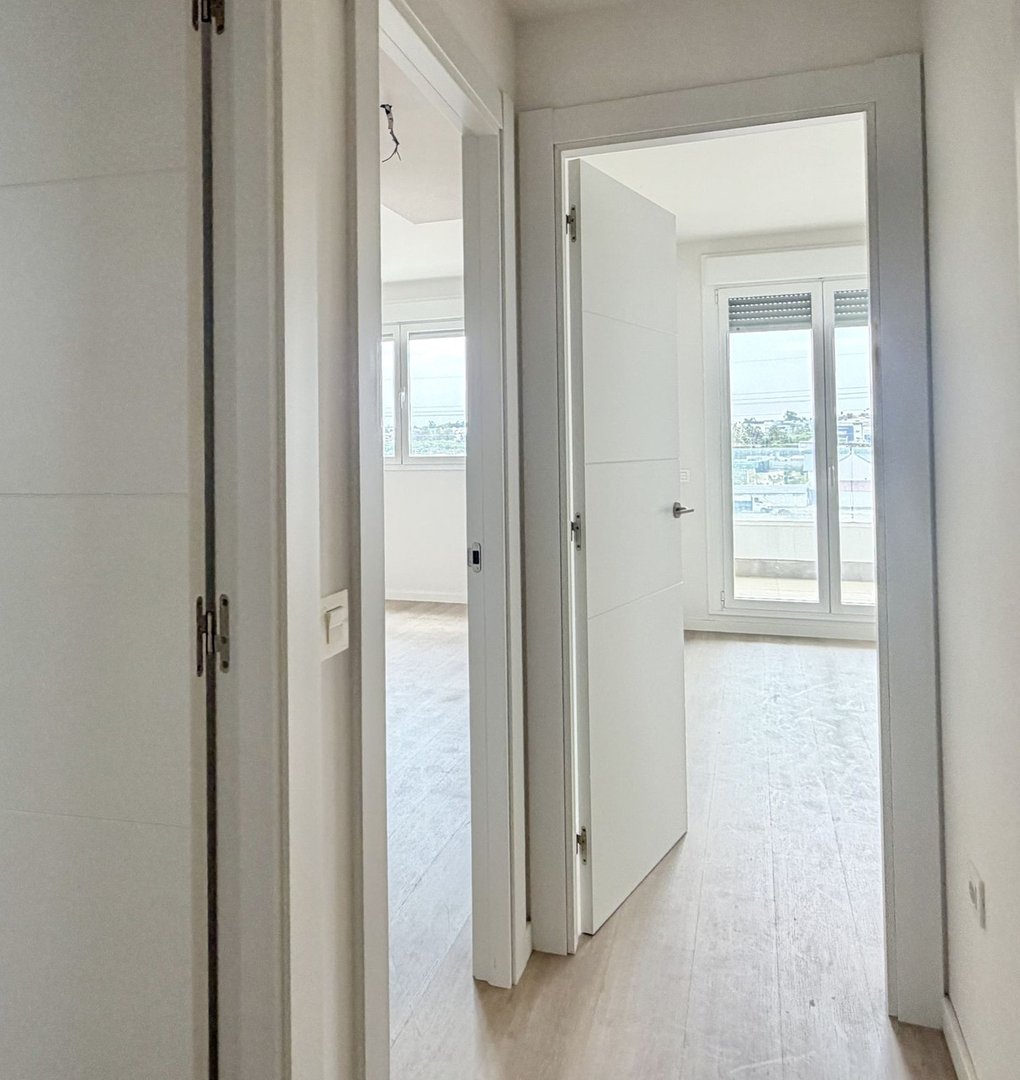 3 Bed Middle Floor Apartment in Nueva Andalucía