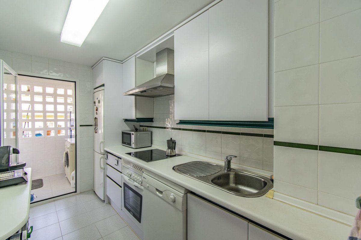2 Bed Middle Floor Apartment in Nueva Andalucía