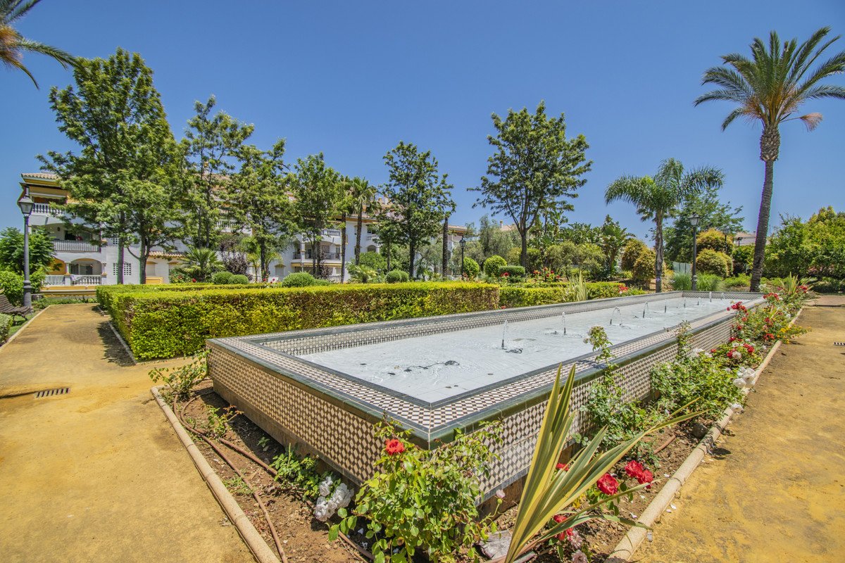 2 Bed Middle Floor Apartment in Nueva Andalucía
