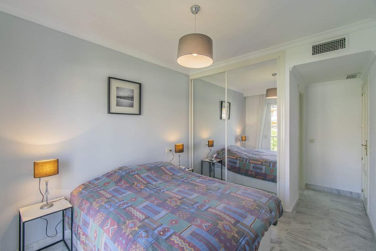 2 Bed Middle Floor Apartment in Nueva Andalucía