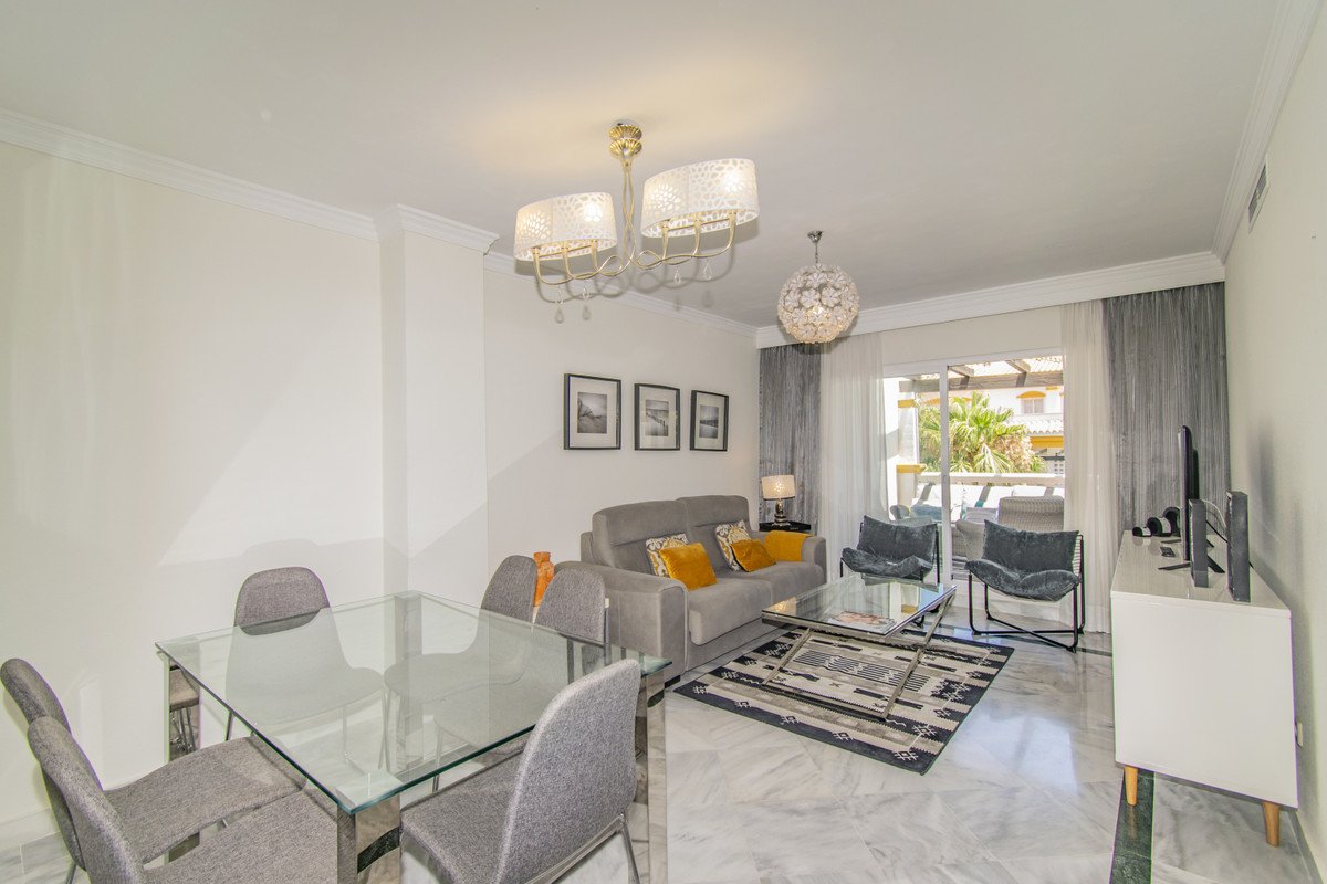 2 Bed Middle Floor Apartment in Nueva Andalucía