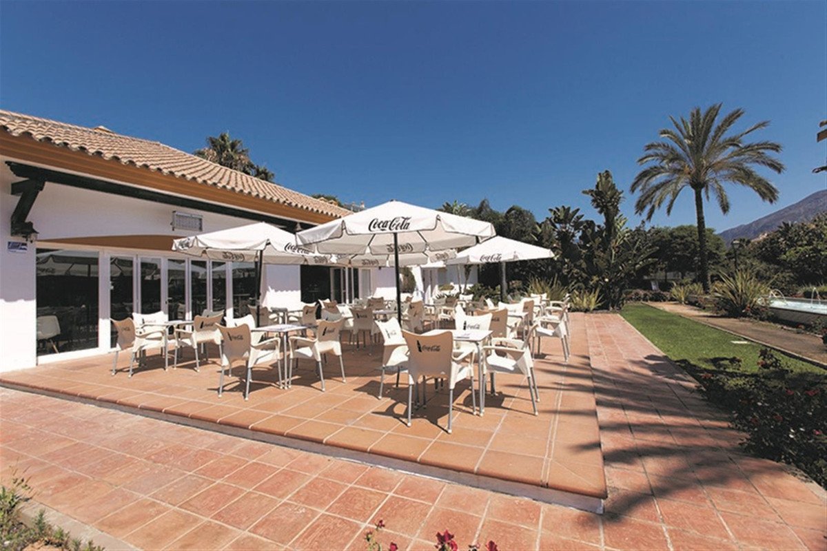 2 Bed Middle Floor Apartment in Nueva Andalucía