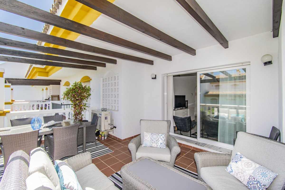 2 Bed Middle Floor Apartment in Nueva Andalucía