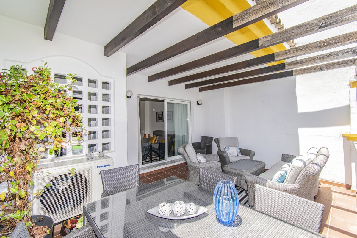 2 Bed Middle Floor Apartment in Nueva Andalucía
