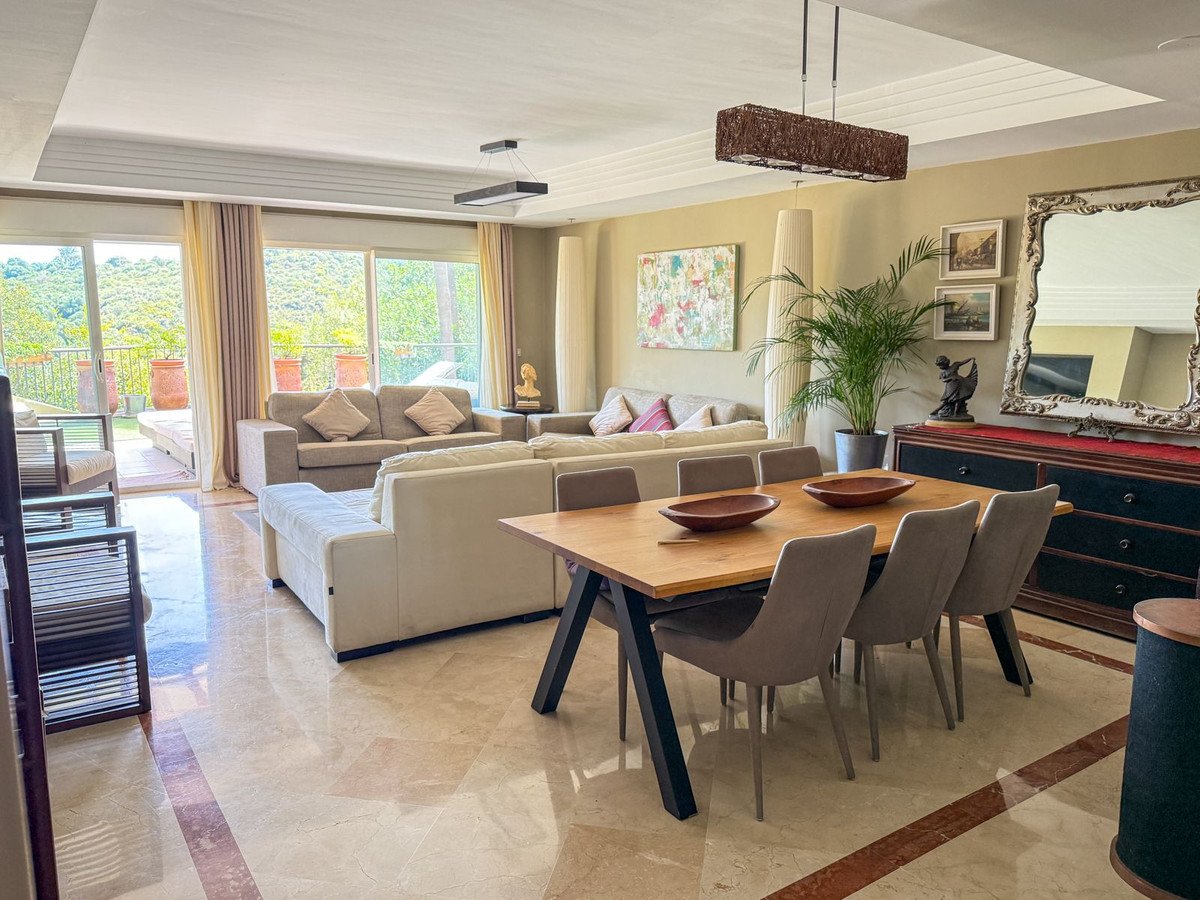 3 Bed Middle Floor Apartment in San Roque Club