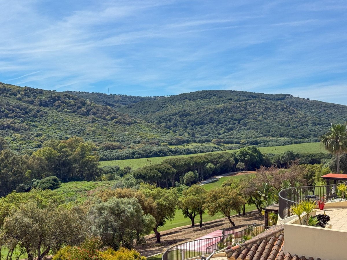 3 Bed Middle Floor Apartment in San Roque Club