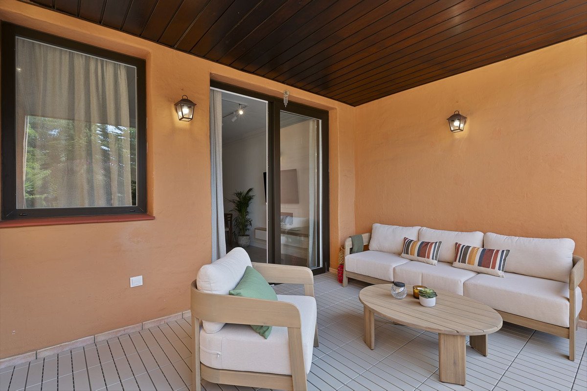 2 Bed Middle Floor Apartment in El Paraiso