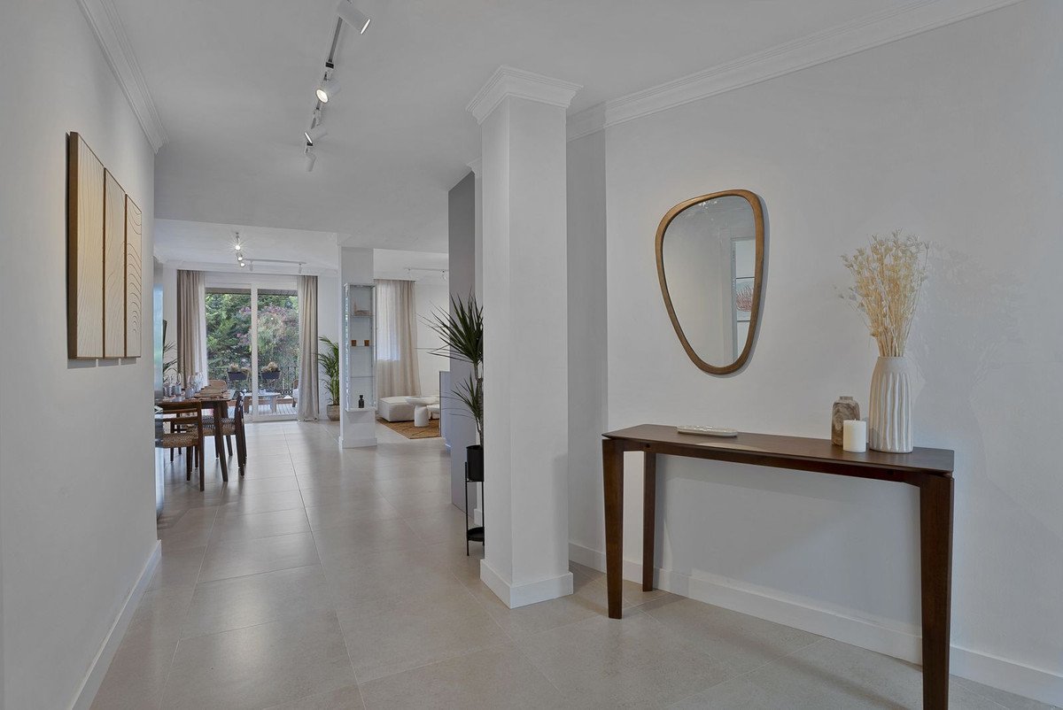 2 Bed Middle Floor Apartment in El Paraiso