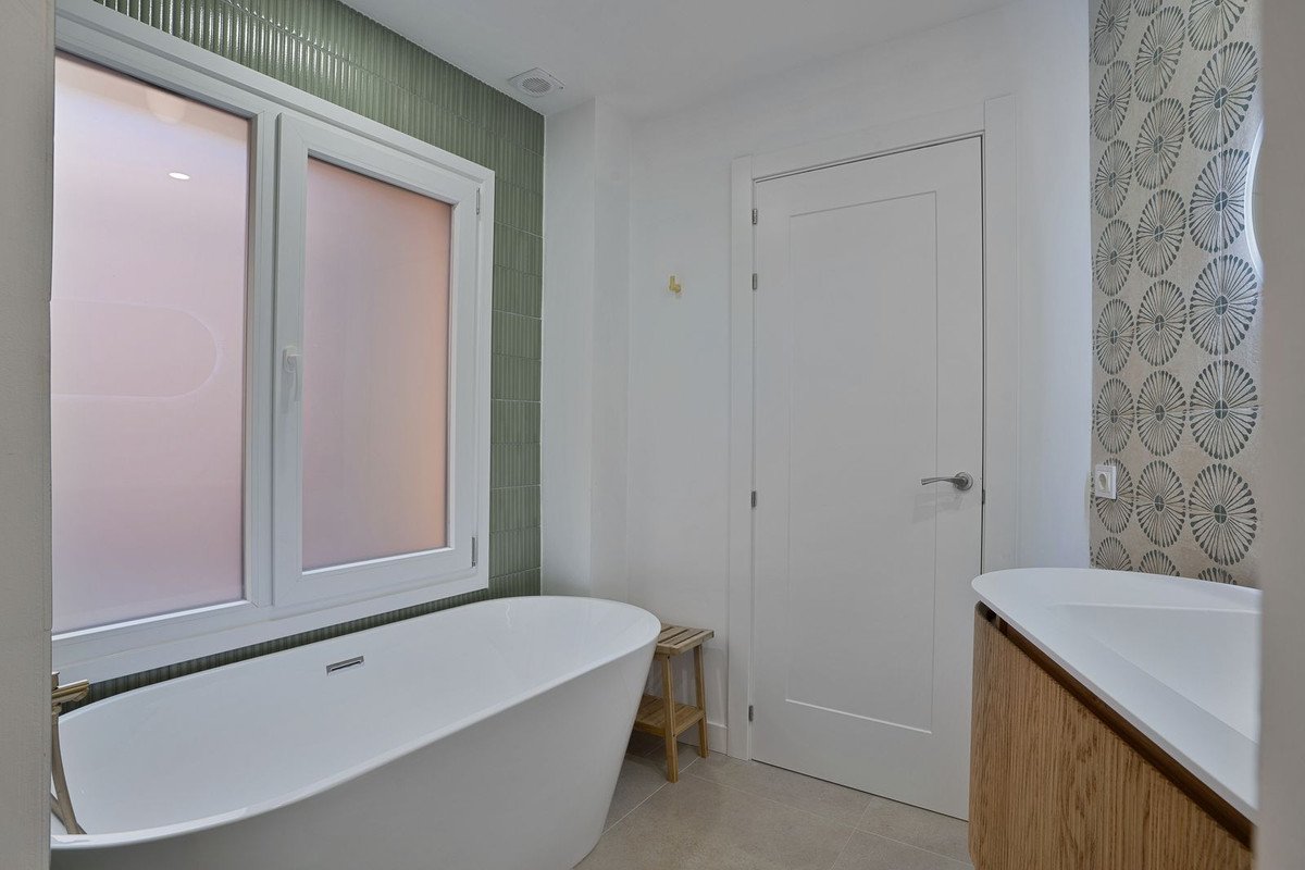 2 Bed Middle Floor Apartment in El Paraiso