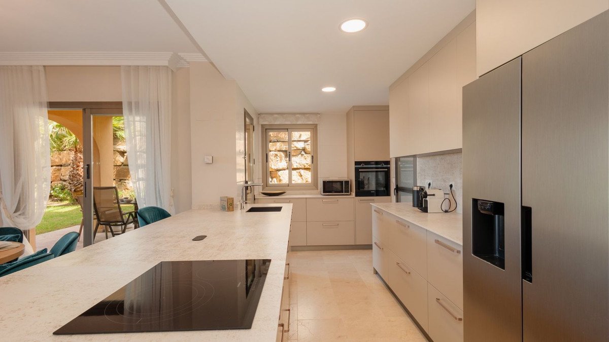 3 Bed Ground Floor Apartment in Benahavís