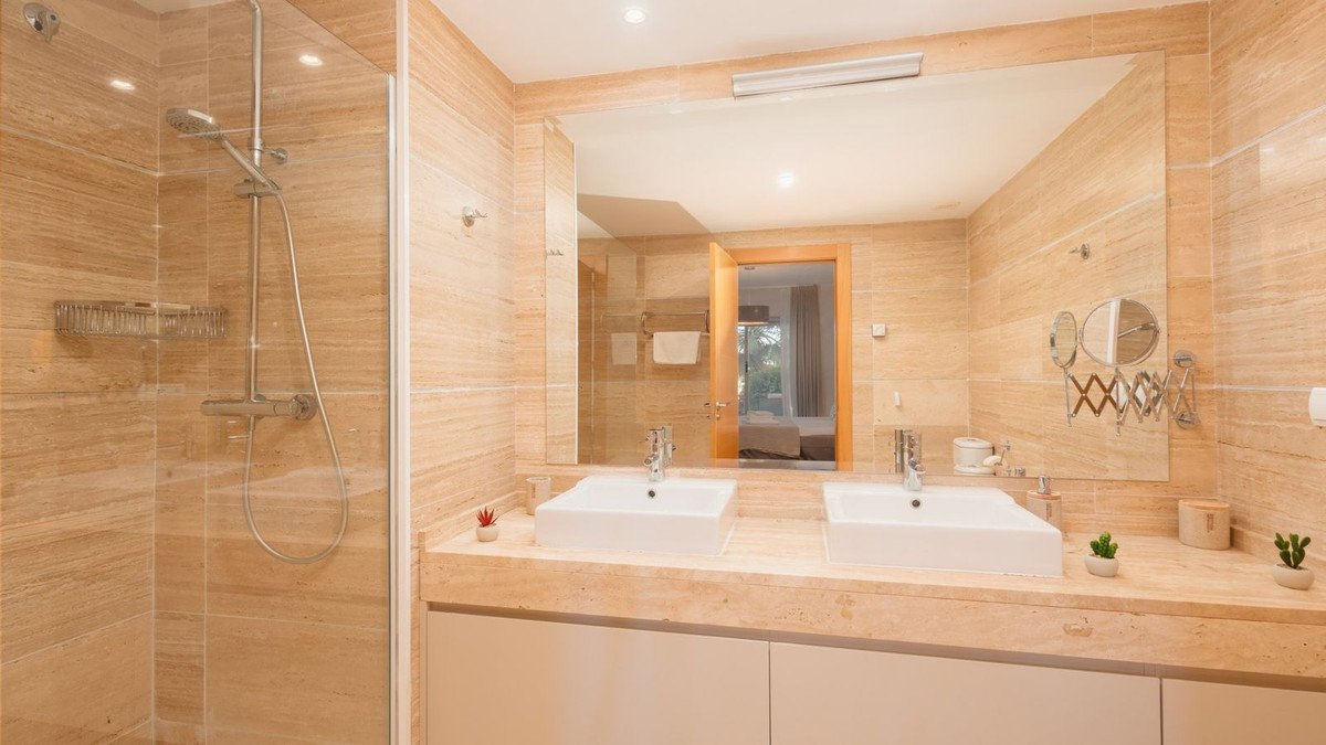 3 Bed Ground Floor Apartment in Benahavís