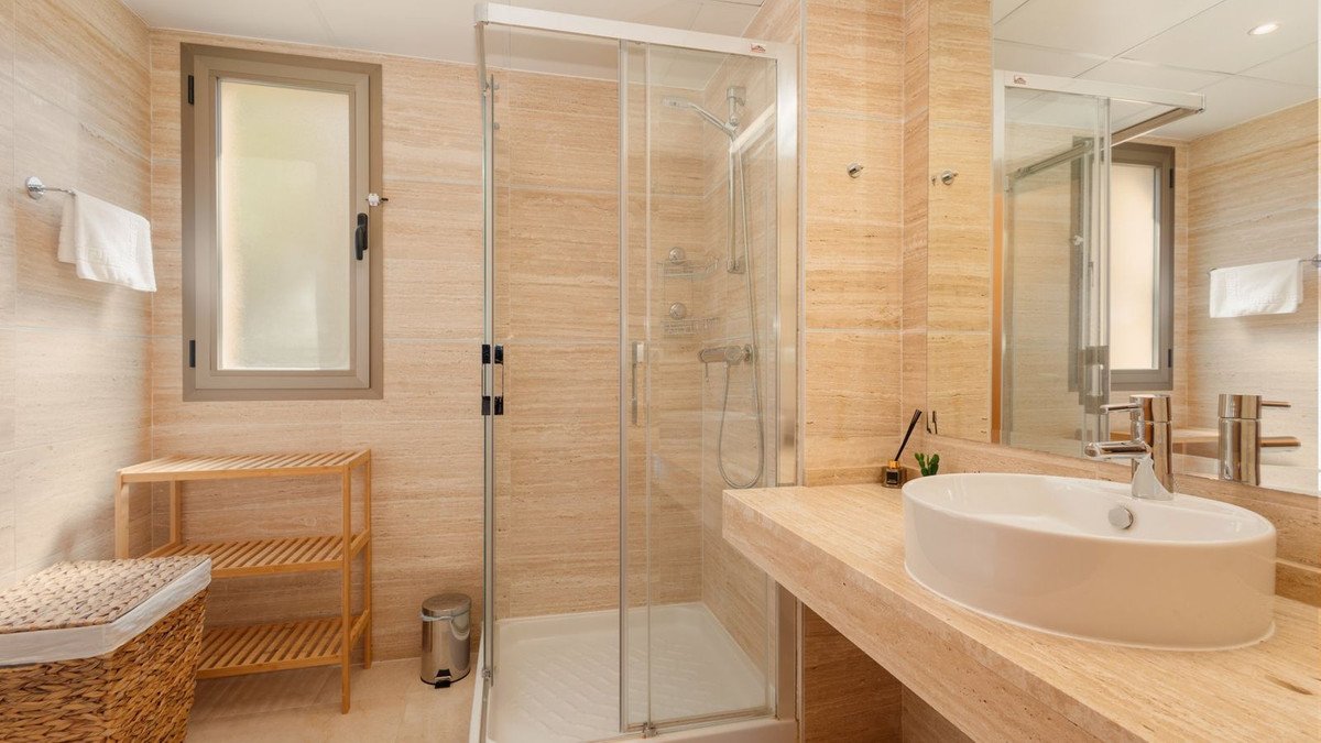 3 Bed Ground Floor Apartment in Benahavís