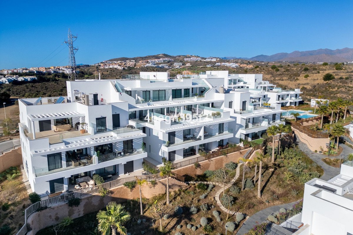 3 Bed Middle Floor Apartment in La Cala de Mijas