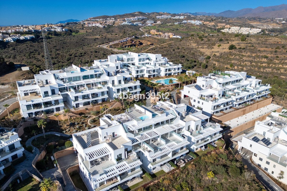 3 Bed Middle Floor Apartment in La Cala de Mijas