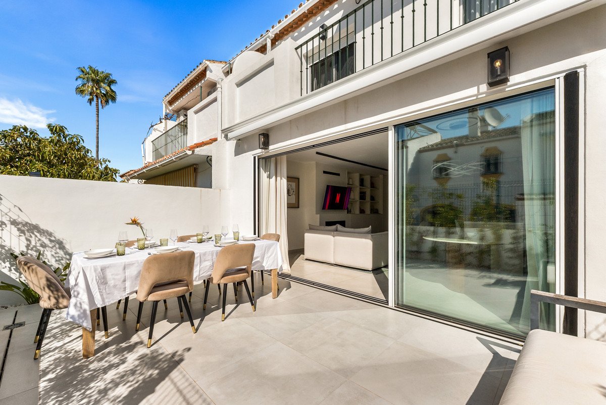 4 Bed Townhouse in Estepona
