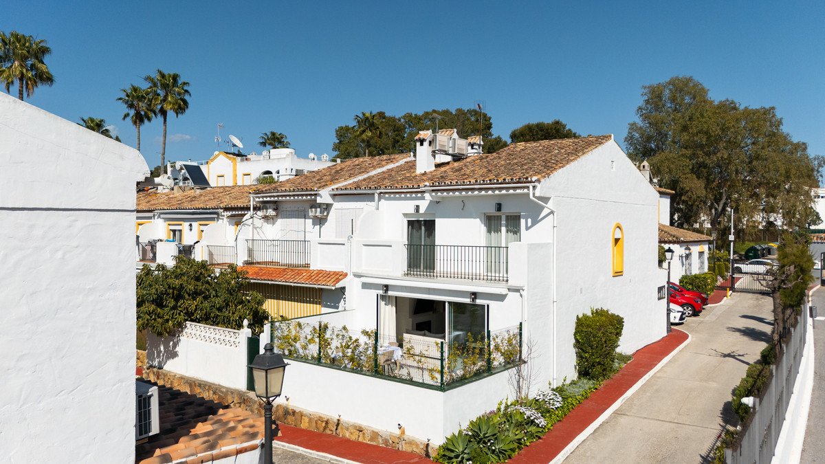 4 Bed Townhouse in Estepona