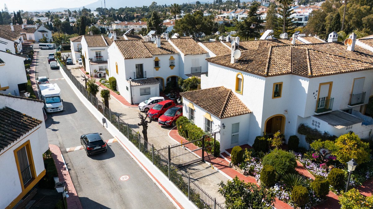 4 Bed Townhouse in Estepona
