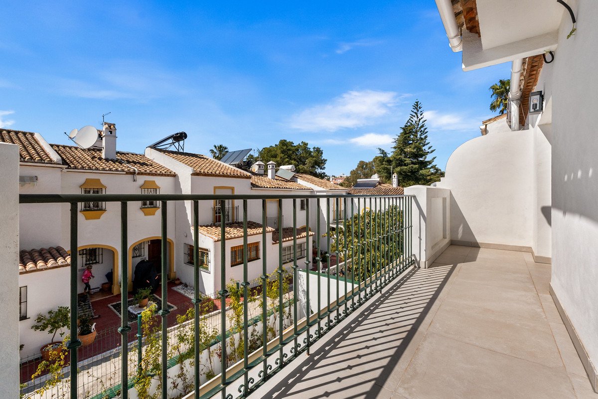 4 Bed Townhouse in Estepona