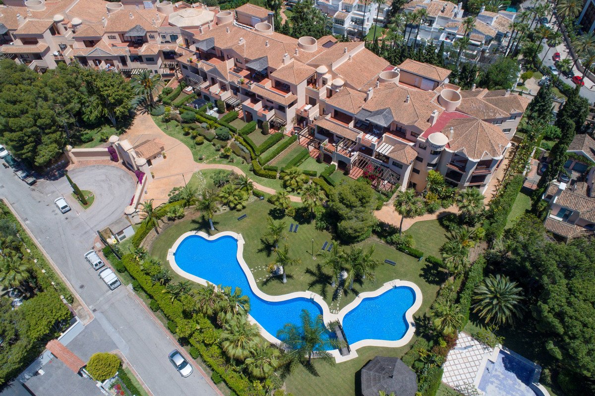 2 Bed Ground Floor Apartment in Puerto Banús