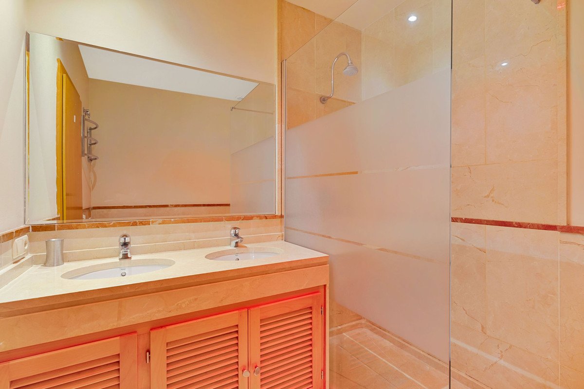 2 Bed Ground Floor Apartment in Puerto Banús