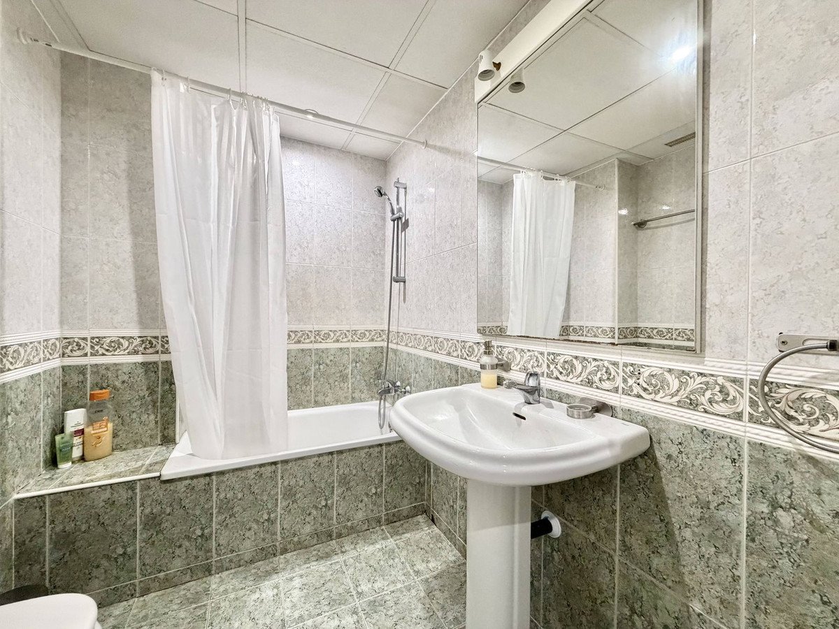 4 Bed Ground Floor Apartment in The Golden Mile