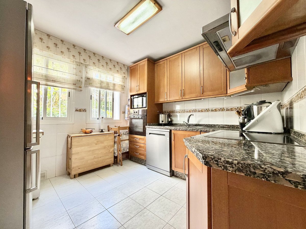 4 Bed Ground Floor Apartment in The Golden Mile