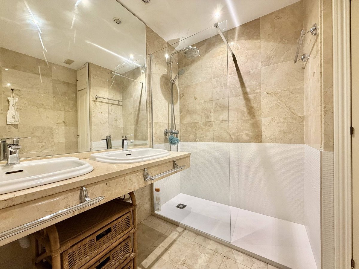 4 Bed Ground Floor Apartment in The Golden Mile