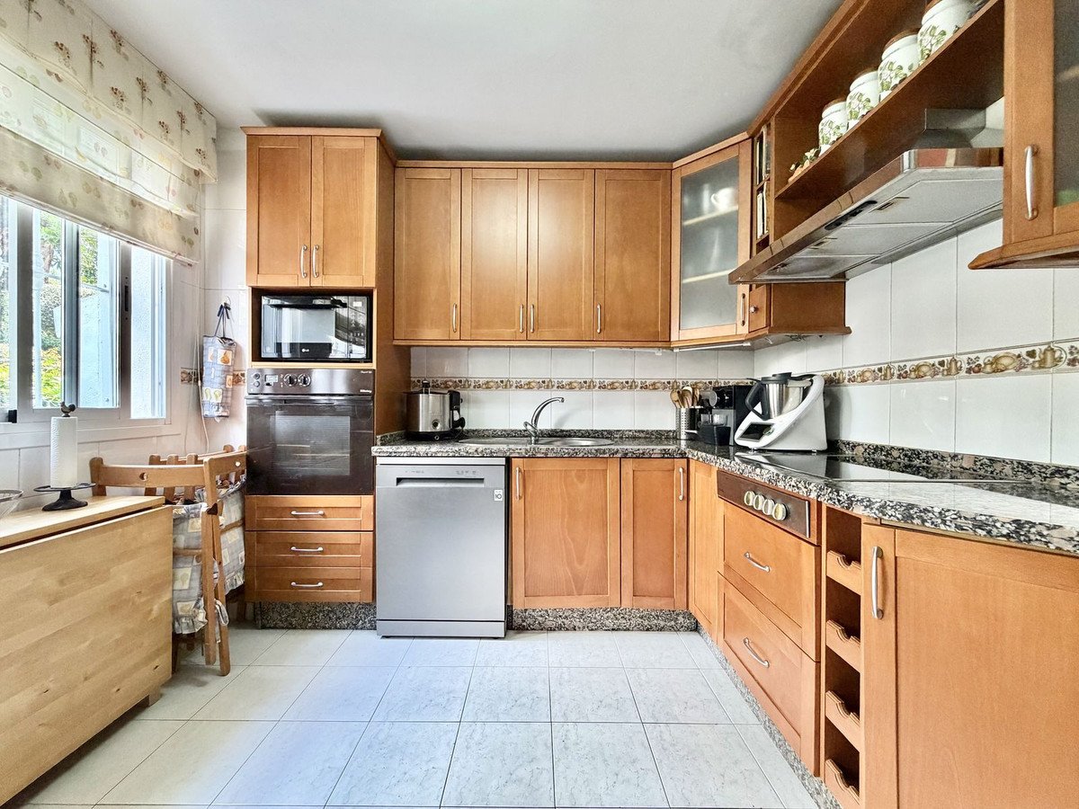 4 Bed Ground Floor Apartment in The Golden Mile