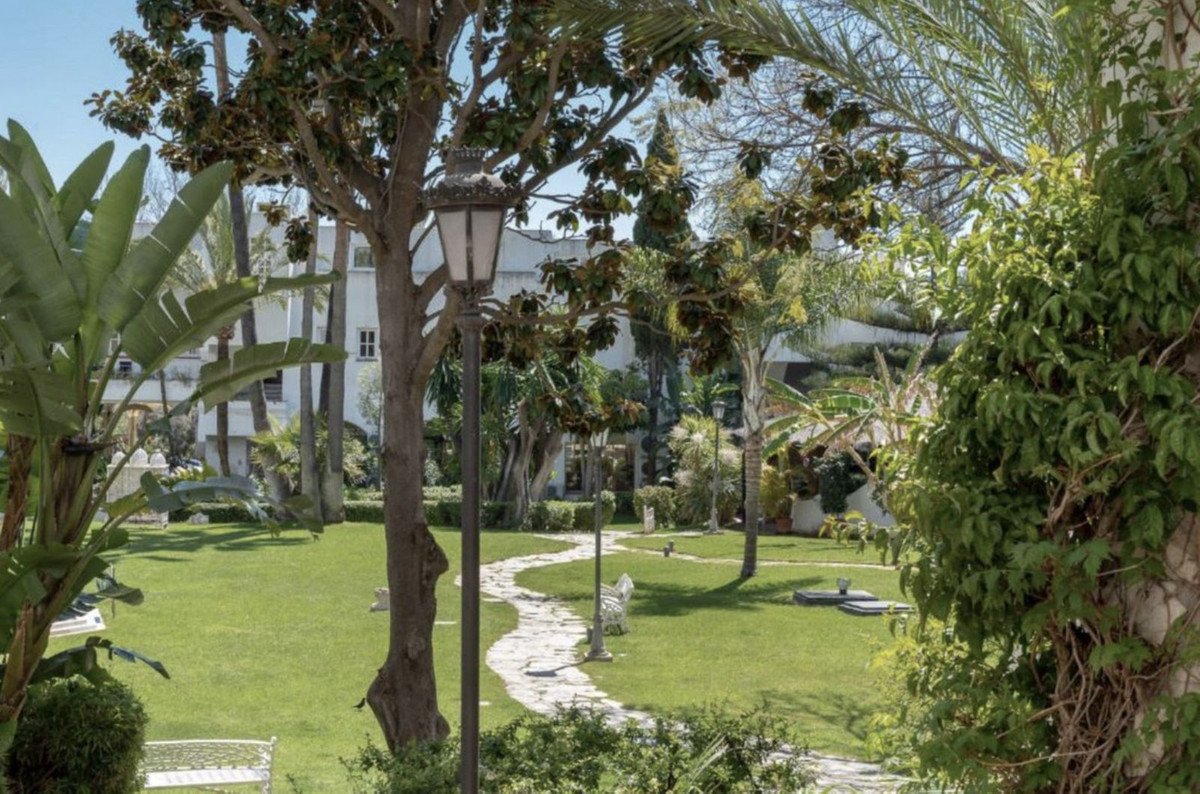 4 Bed Ground Floor Apartment in The Golden Mile