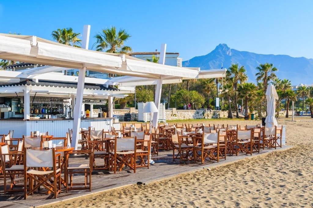2 Bed Middle Floor Apartment in Puerto Banús