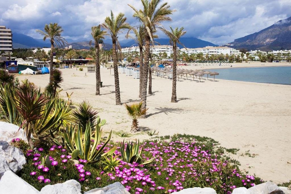 2 Bed Middle Floor Apartment in Puerto Banús
